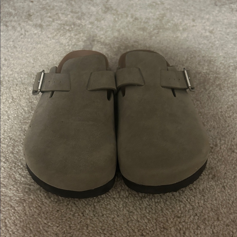 Universal Thread Tan Slip-On Sandals
